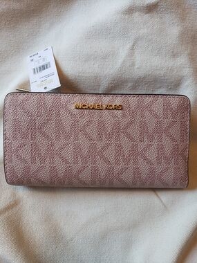 Michael Kors Jet Set Travel Wallet